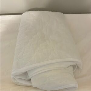 Crib water proof mattress protector